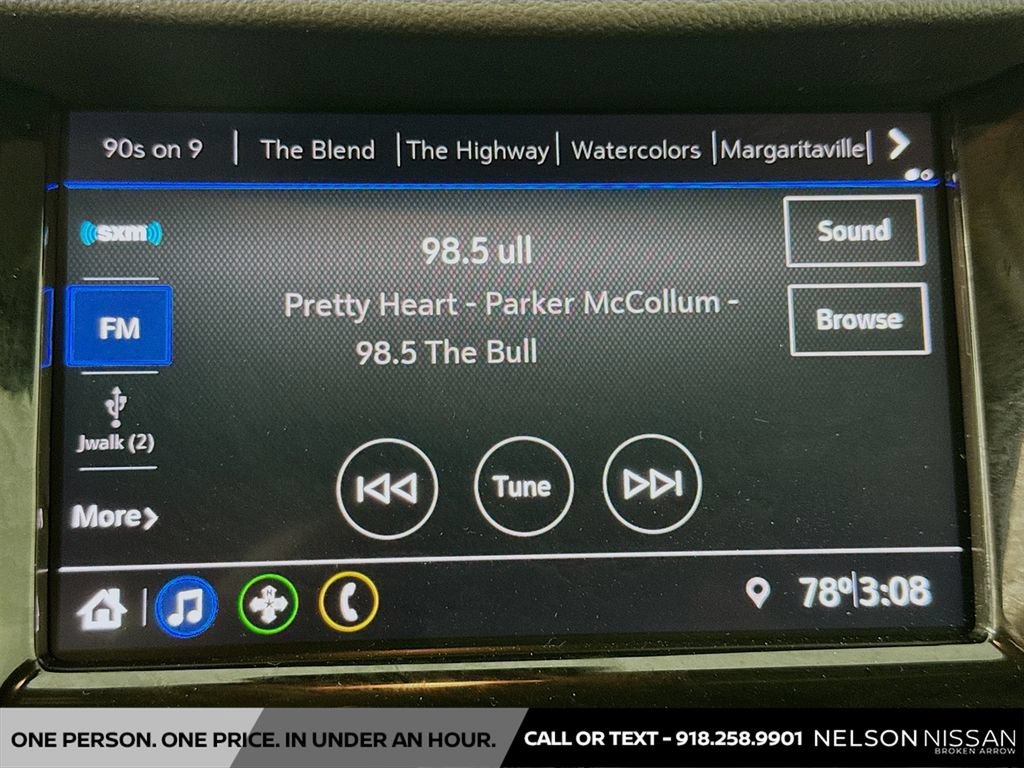 Used 2020 Chevrolet Trax LT w/ LT Convenience Package AWD/4WD image 14