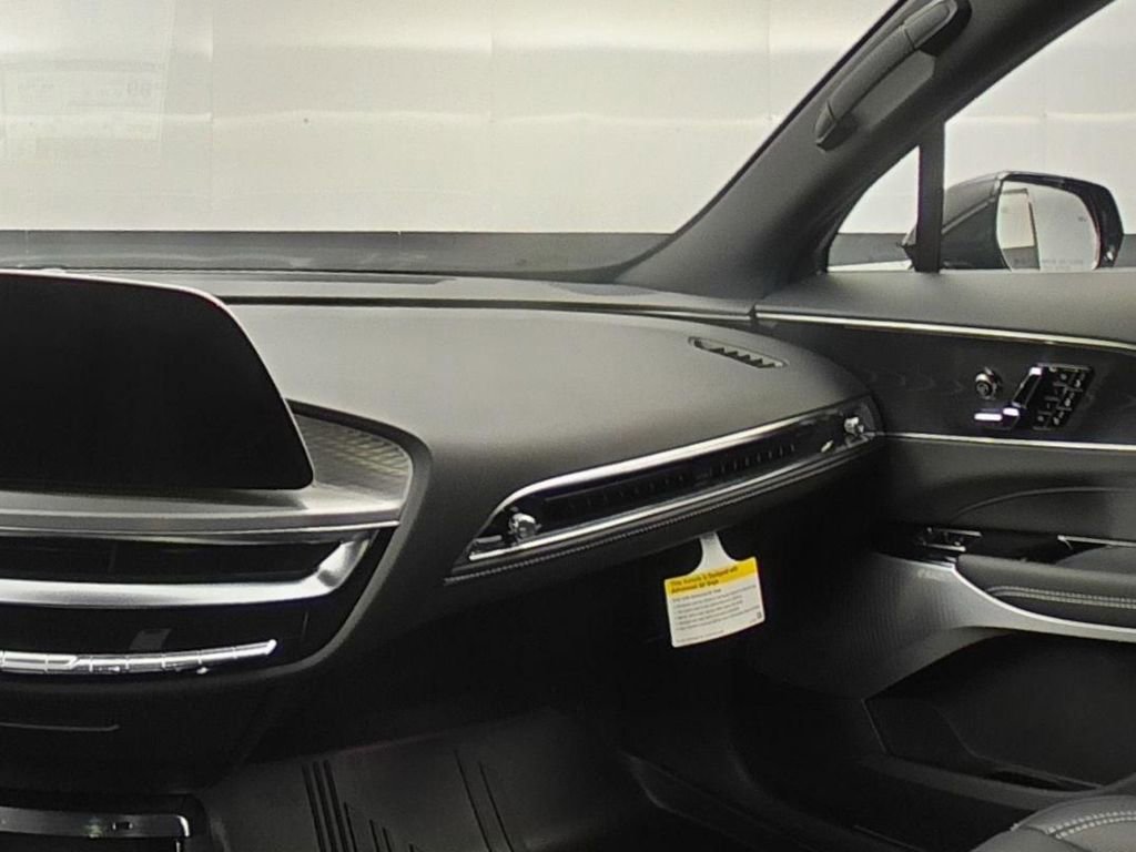 New 2026 Cadillac Lyriq Premium Luxury image 30