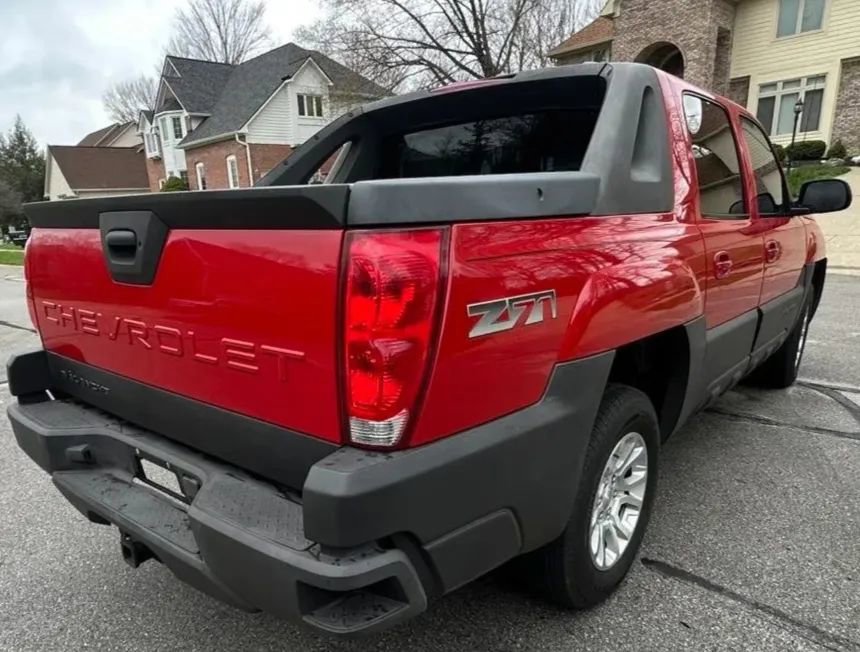 Used 2003 Chevrolet Avalanche 4x4 w/ Suspension Package, Off-Road image 5