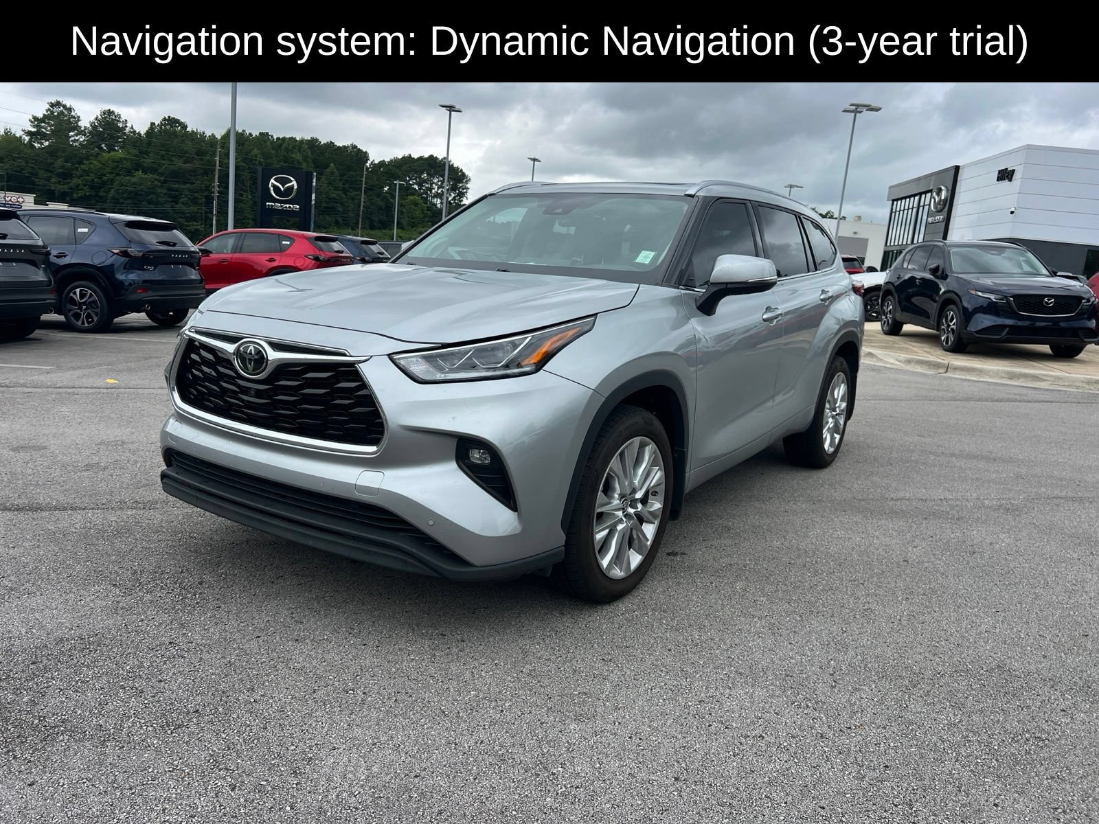 Used 2021 Toyota Highlander Limited FWD image 3