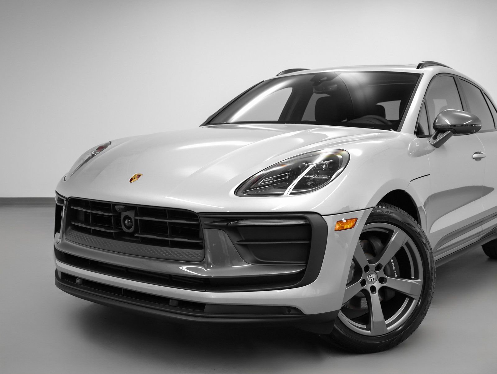 New 2025 Porsche Macan Turbo image 7
