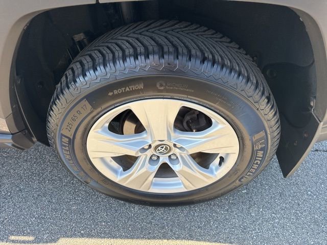 Used 2021 Toyota RAV4 XLE w/ Convenience Package image 42