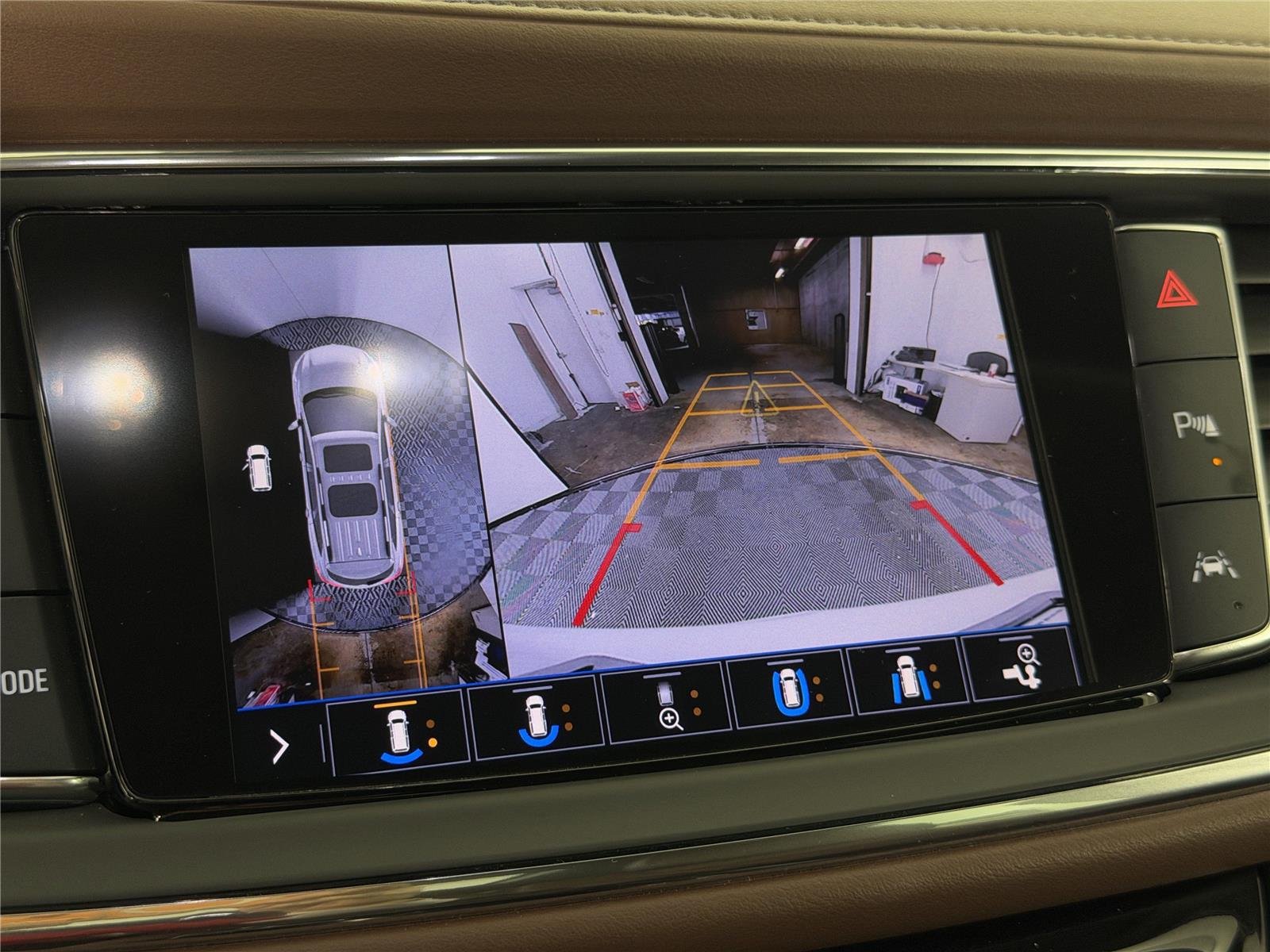 Used 2021 Buick Enclave Avenir w/ Avenir Technology Package FWD image 32