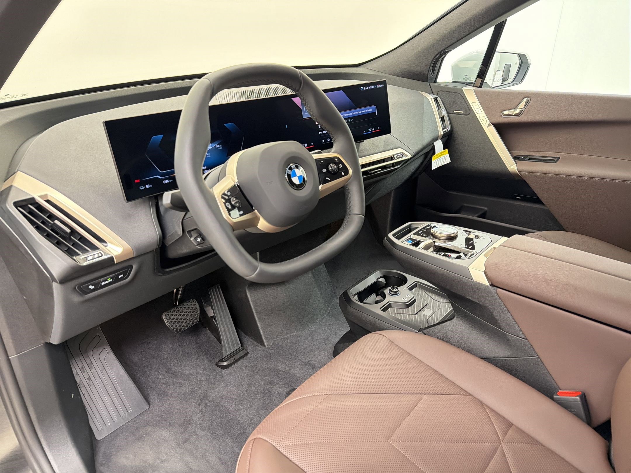 New 2026 BMW iX xDrive45 image 4