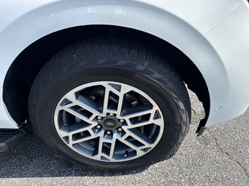 Used 2025 Ford Expedition Active AWD/4WD image 12