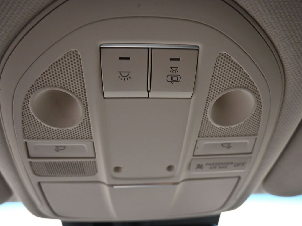 Used 2022 Genesis G70 2.0T image 30