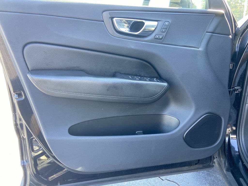 Used 2019 Volvo XC60 T6 Momentum w/ Premium Package AWD/4WD image 18