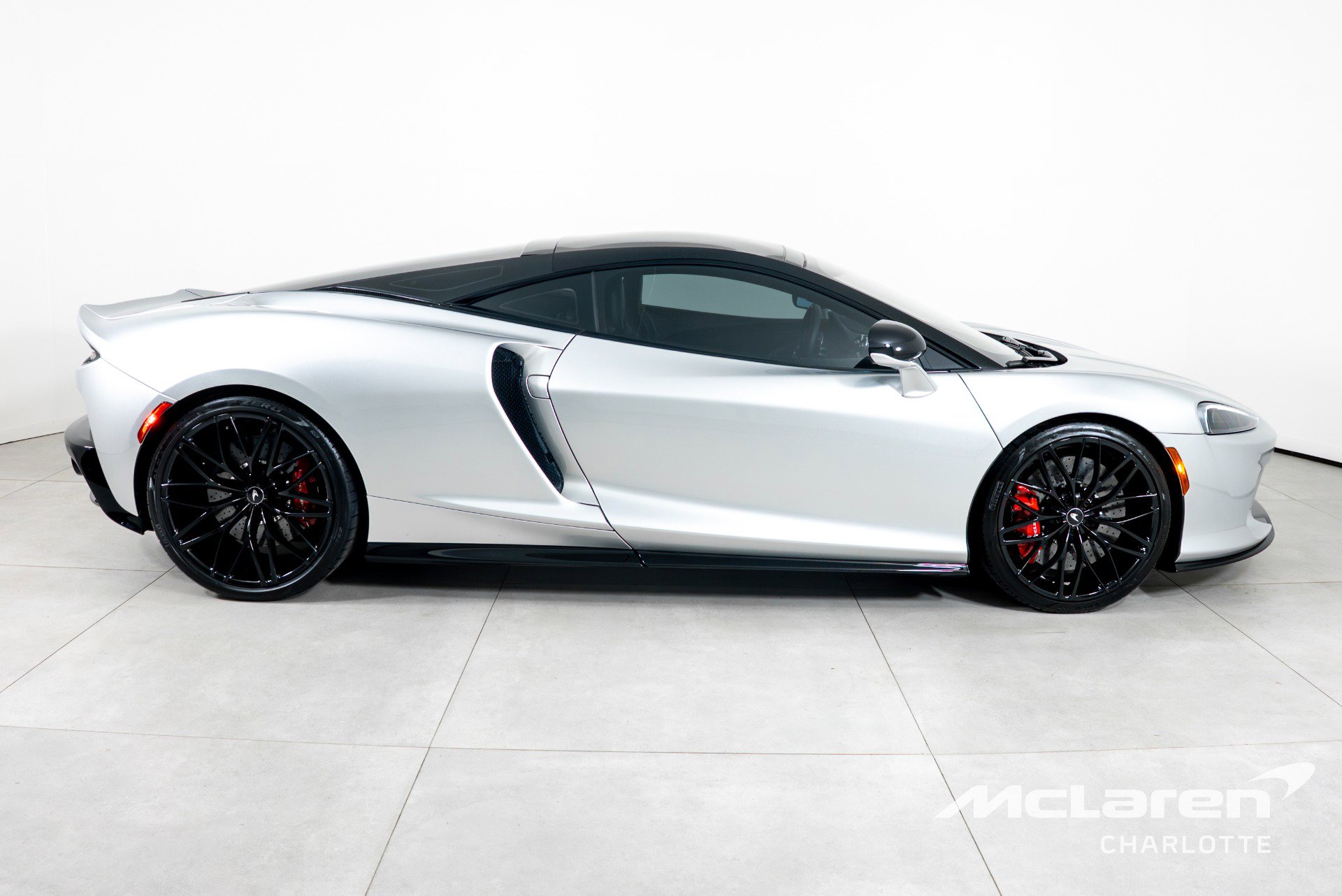 Used 2023 McLaren GT RWD image 9