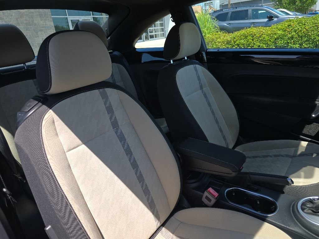 Used 2018 Volkswagen Beetle 2.0T FWD image 30