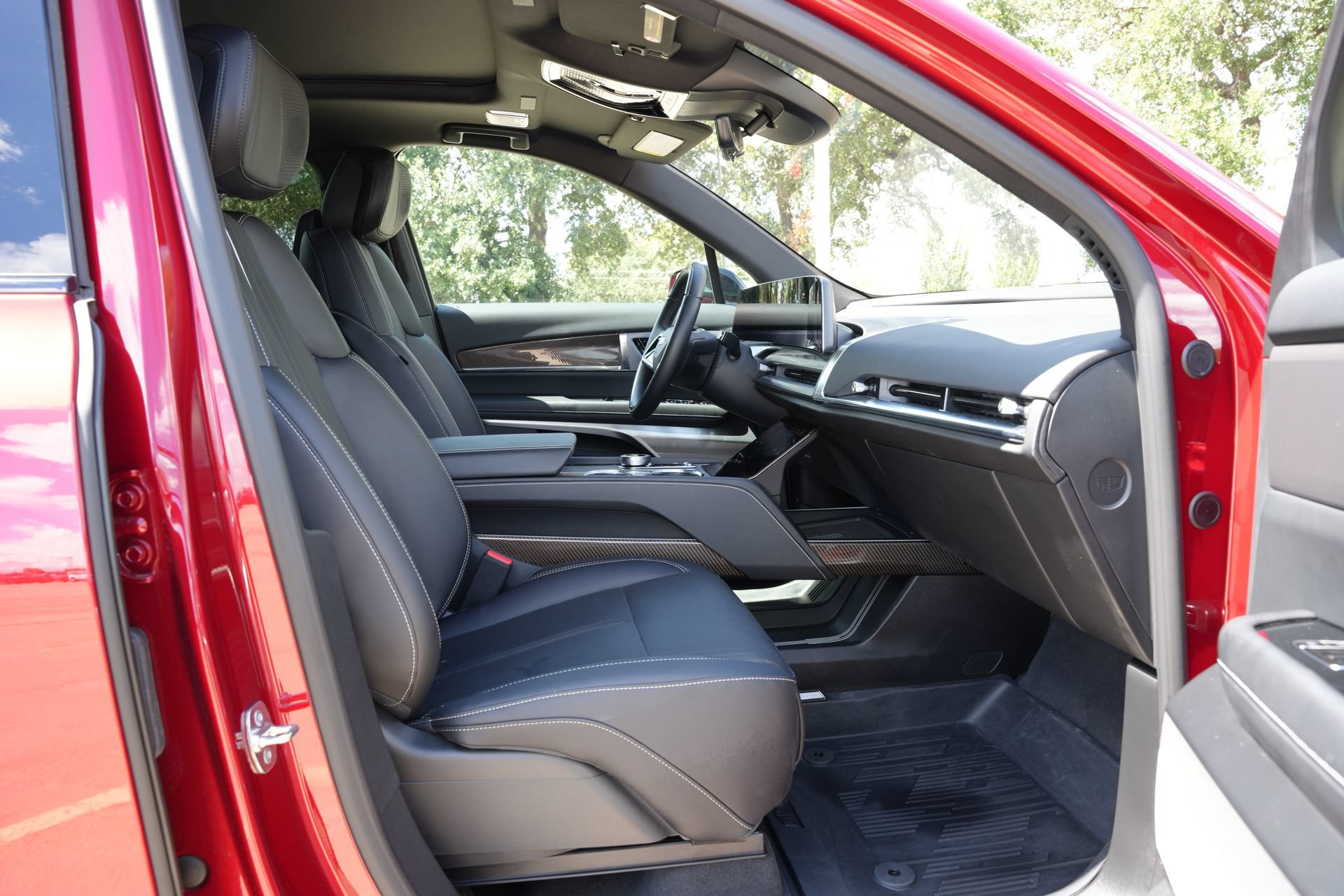 Certified 2026 Cadillac Vistiq Sport w/ LPO, Floor Liner Package AWD/4WD image 26