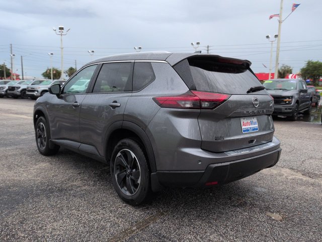 Used 2025 Nissan Rogue SV w/ SV Premium Package FWD image 6
