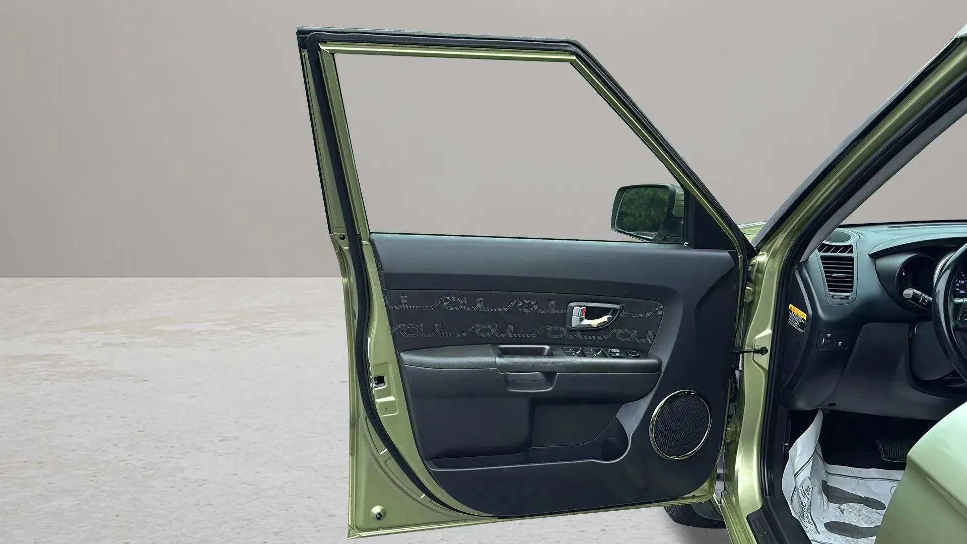 Used 2013 Kia Soul + image 9