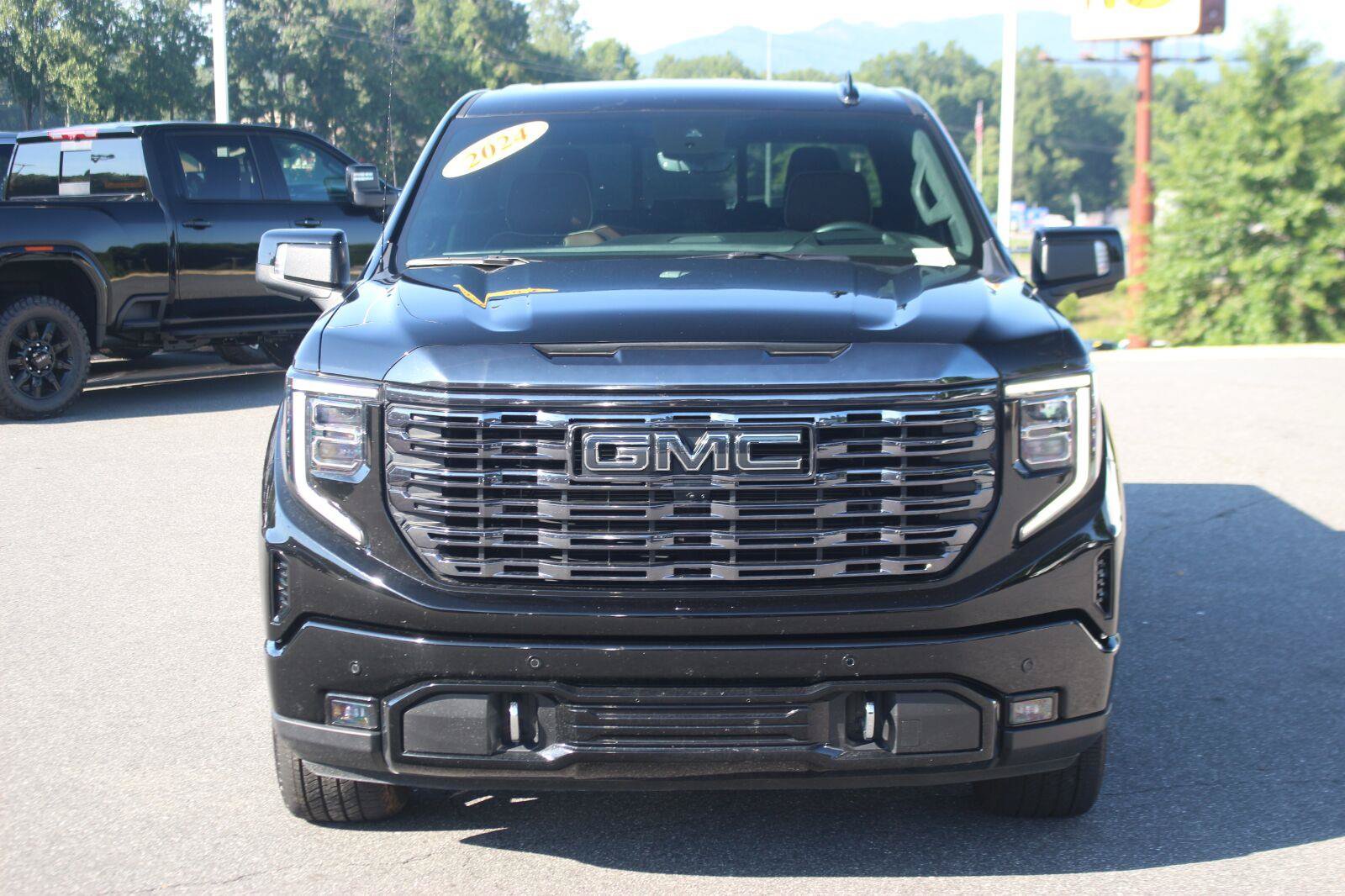 Used 2024 GMC Sierra 1500 Denali Ultimate AWD/4WD image 2