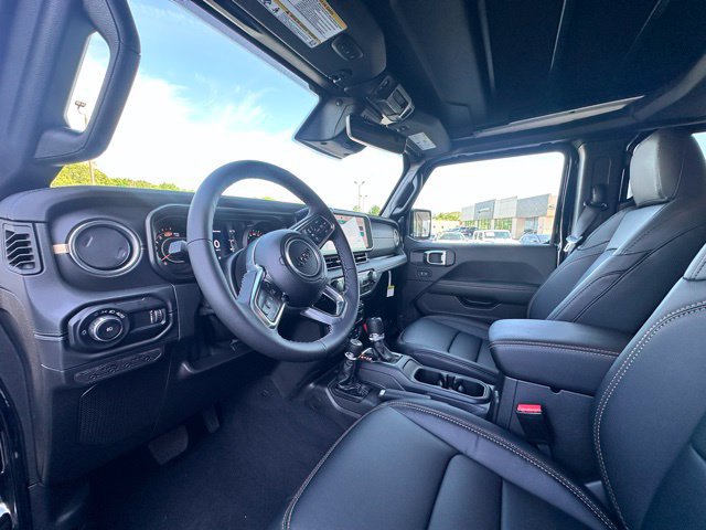 Used 2025 Jeep Wrangler Unlimited Sahara AWD/4WD image 11