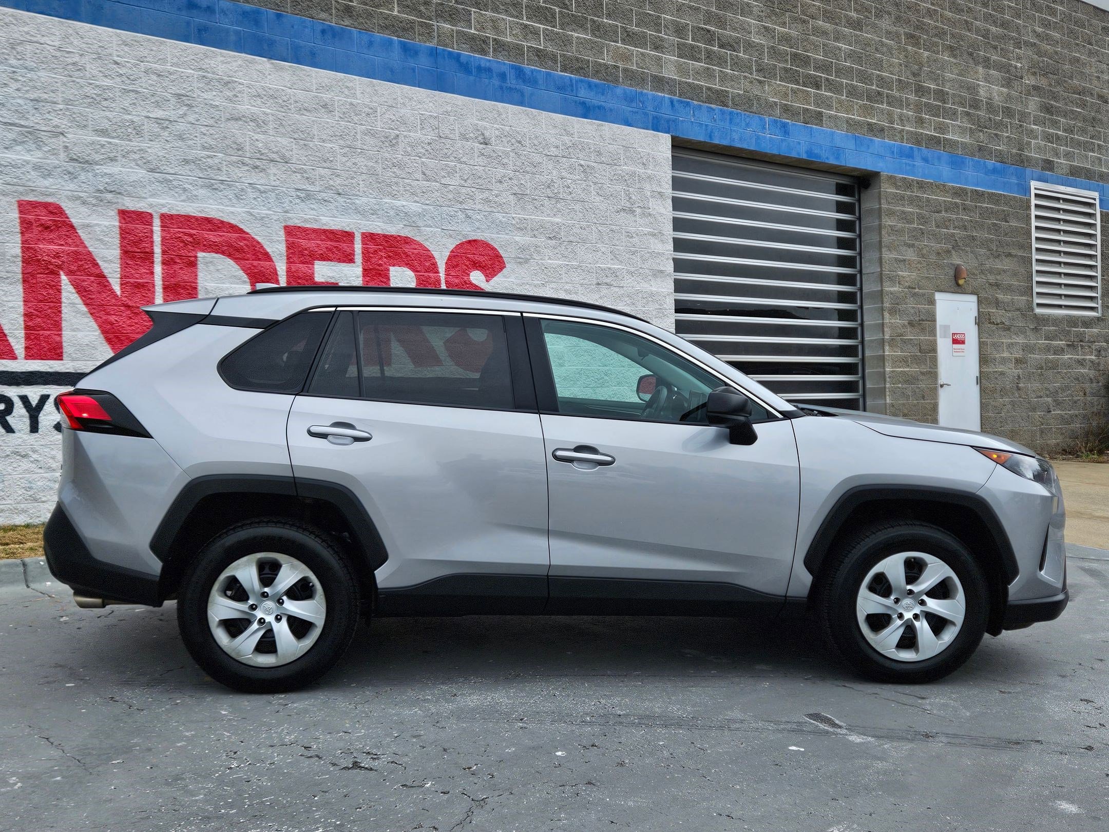 Used 2019 Toyota RAV4 LE w/ Carpet Mat Package image 8