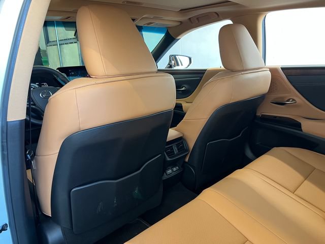 Used 2025 Lexus ES 300h w/ Premium Package FWD image 38