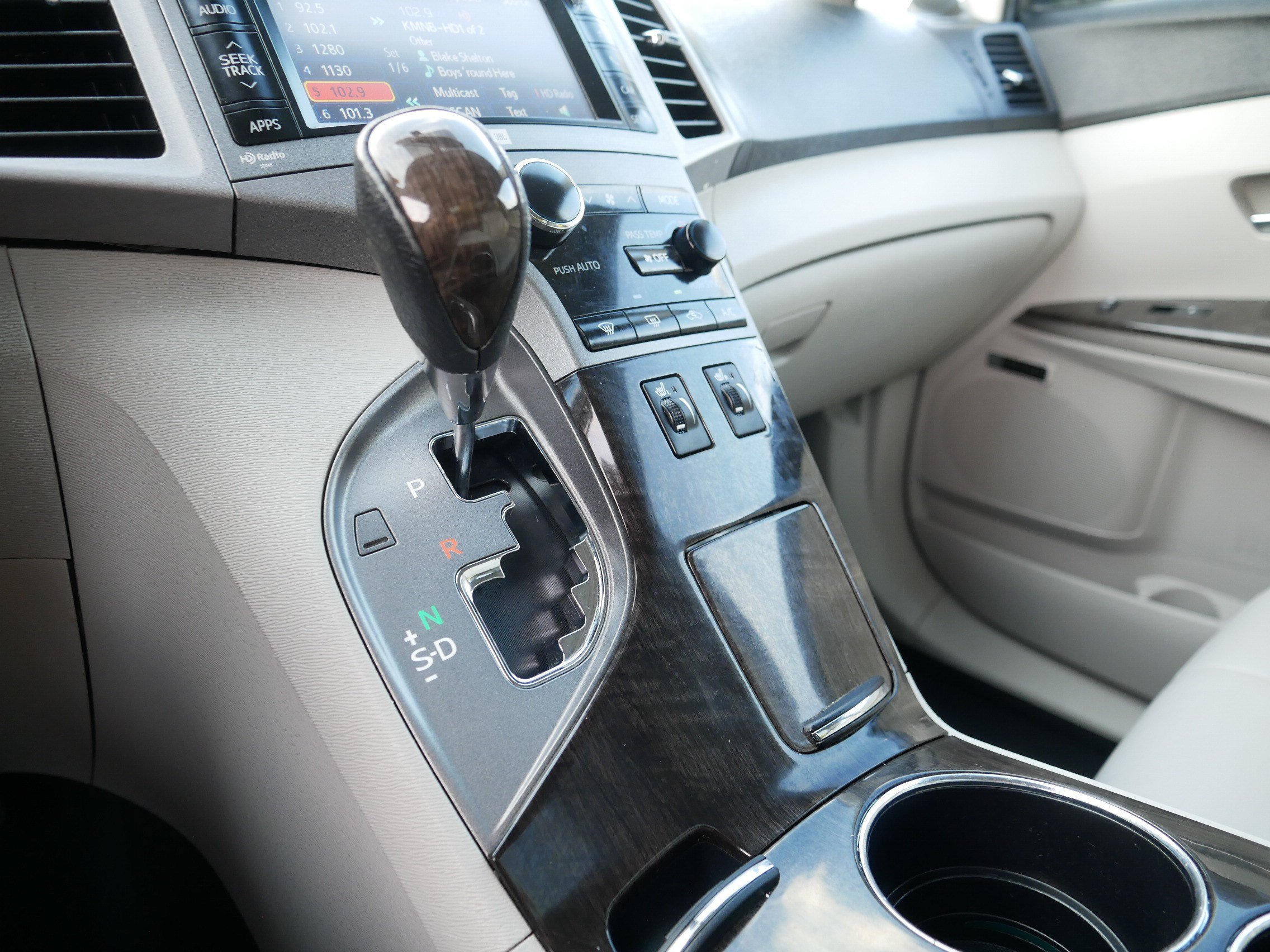 Used 2013 Toyota Venza XLE w/ XLE Premium Pkg FWD image 24