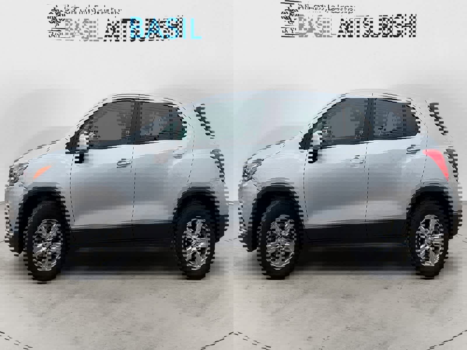 Used 2018 Chevrolet Trax LS image 2