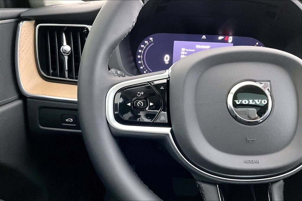 New 2026 Volvo XC60 B5 Core w/ Climate Package AWD/4WD image 12