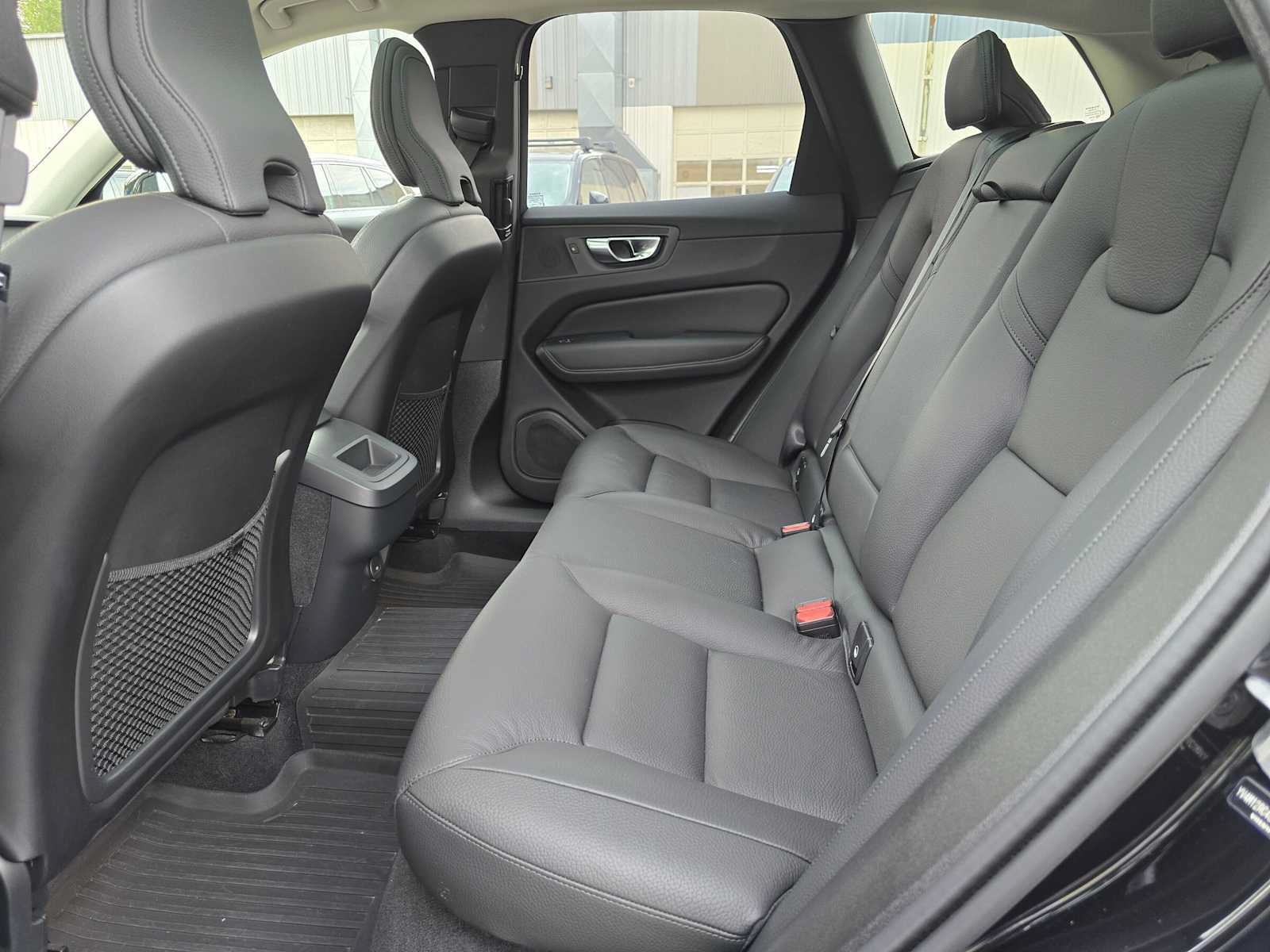 Used 2025 Volvo XC60 B5 Plus AWD/4WD image 15
