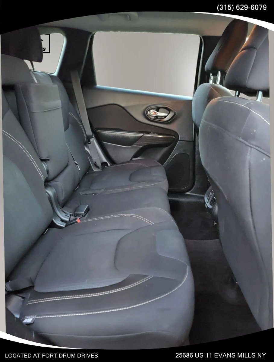 Used 2016 Jeep Cherokee Latitude w/ Comfort/Convenience Group AWD/4WD image 17