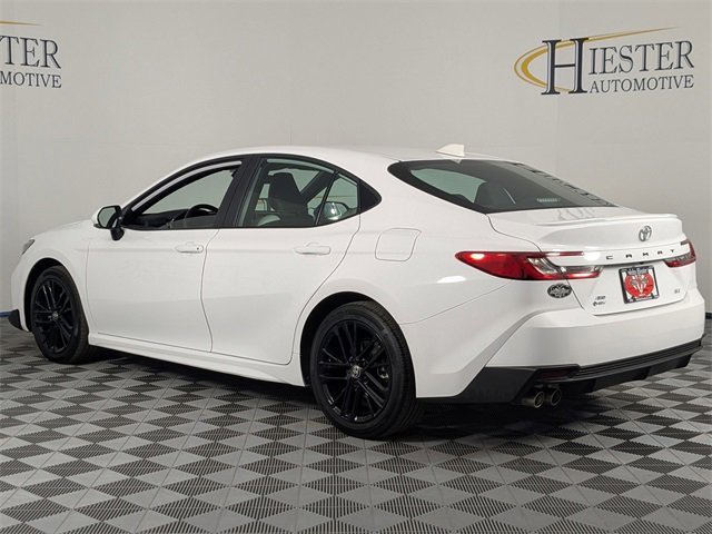 Used 2025 Toyota Camry SE image 5