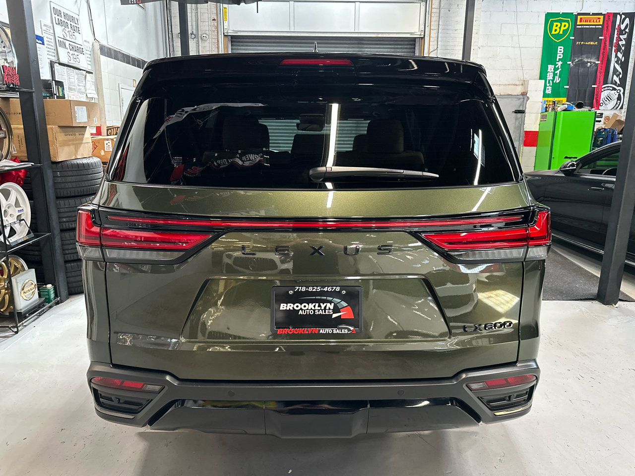 Used 2024 Lexus LX 600 4WD w/ Luxury Package image 7