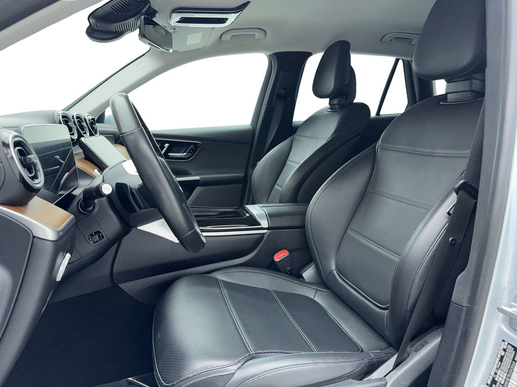 Used 2024 Mercedes-Benz GLC 300 4MATIC image 13