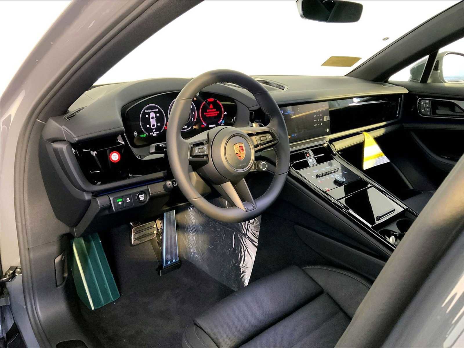 New 2026 Porsche Panamera 4 image 4