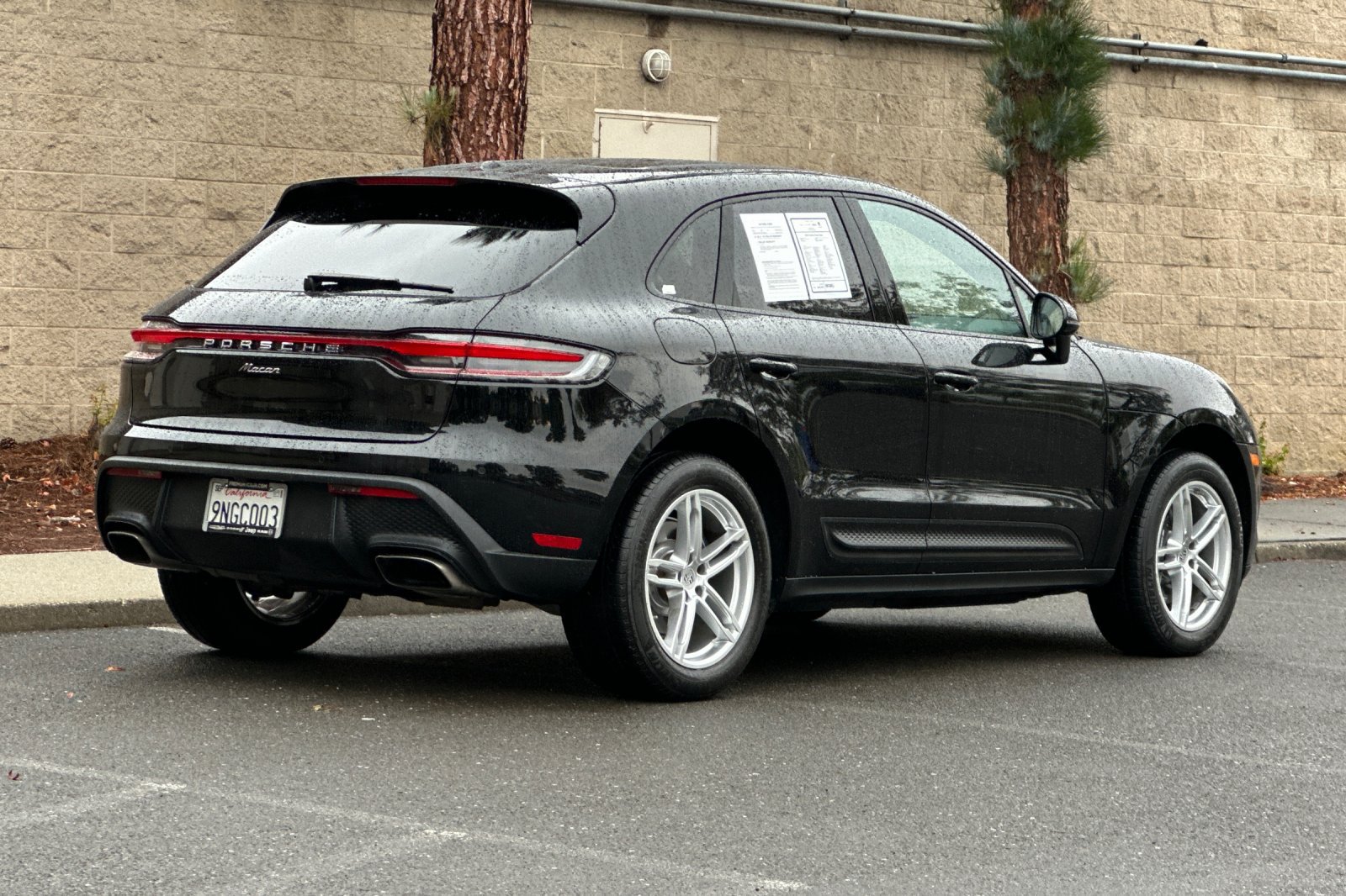 Used 2024 Porsche Macan AWD/4WD image 3