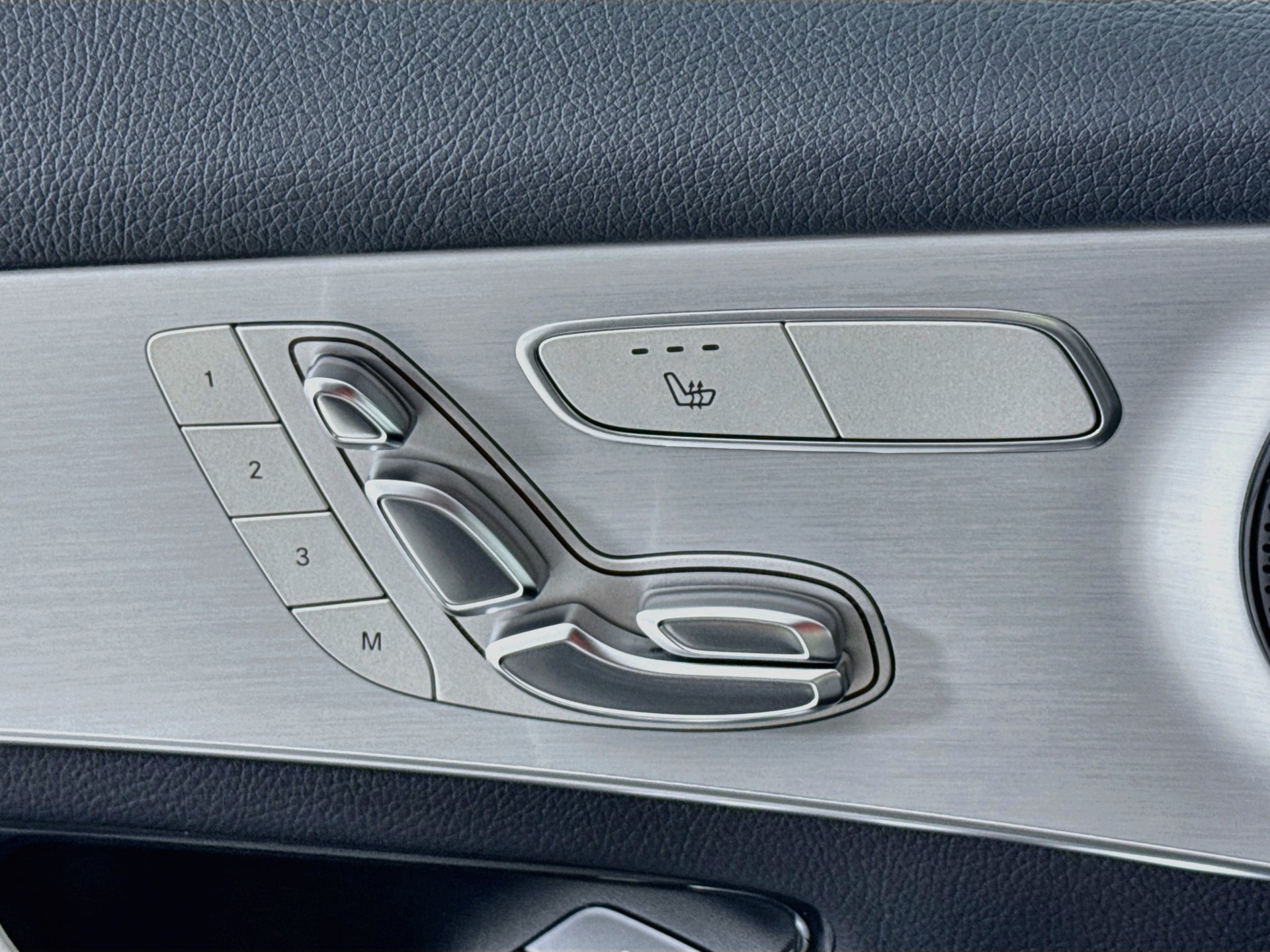Used 2022 Mercedes-Benz GLC 300 image 21