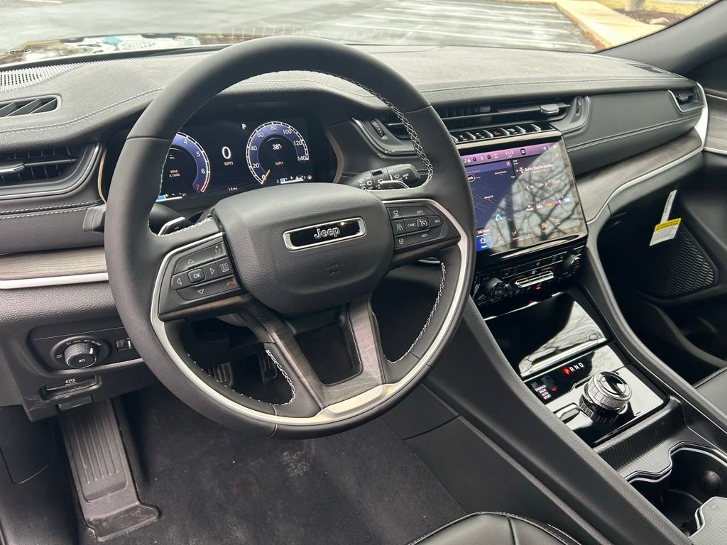 New 2025 Jeep Grand Cherokee Limited image 2