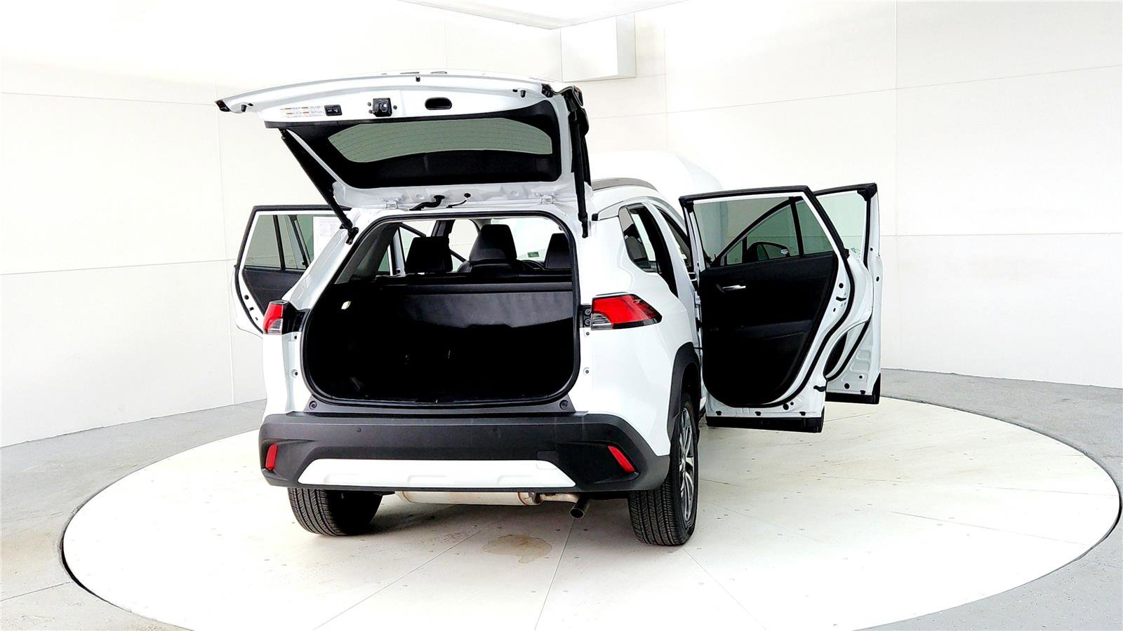 Certified 2023 Toyota Corolla Cross XLE w/ Convenience Package image 11