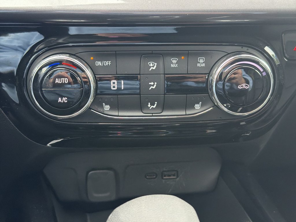 Used 2025 Chevrolet Trax ACTIV FWD image 19