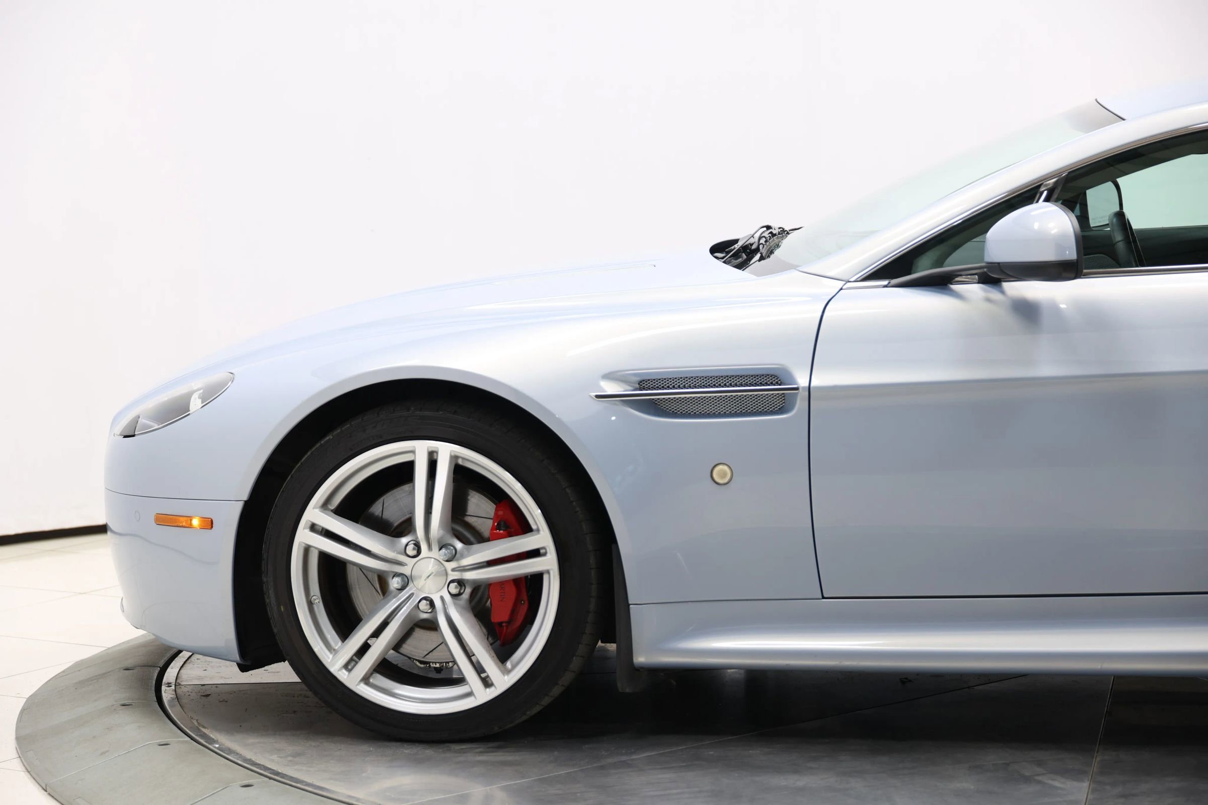 Used 2011 Aston Martin V8 Vantage Coupe image 7