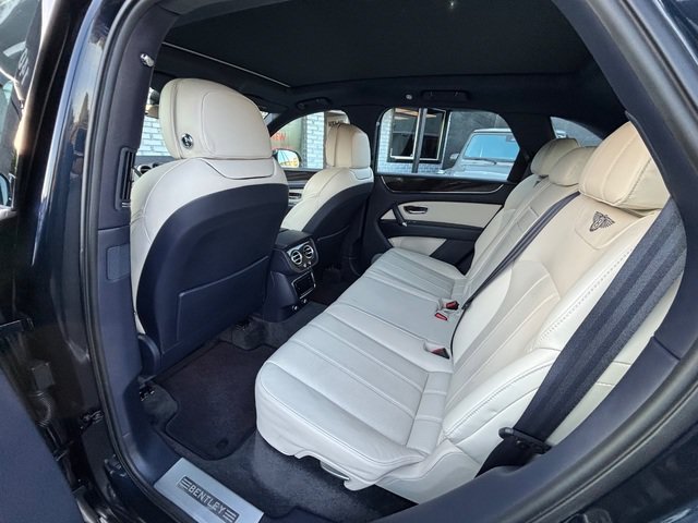 Used 2019 Bentley Bentayga AWD/4WD image 32