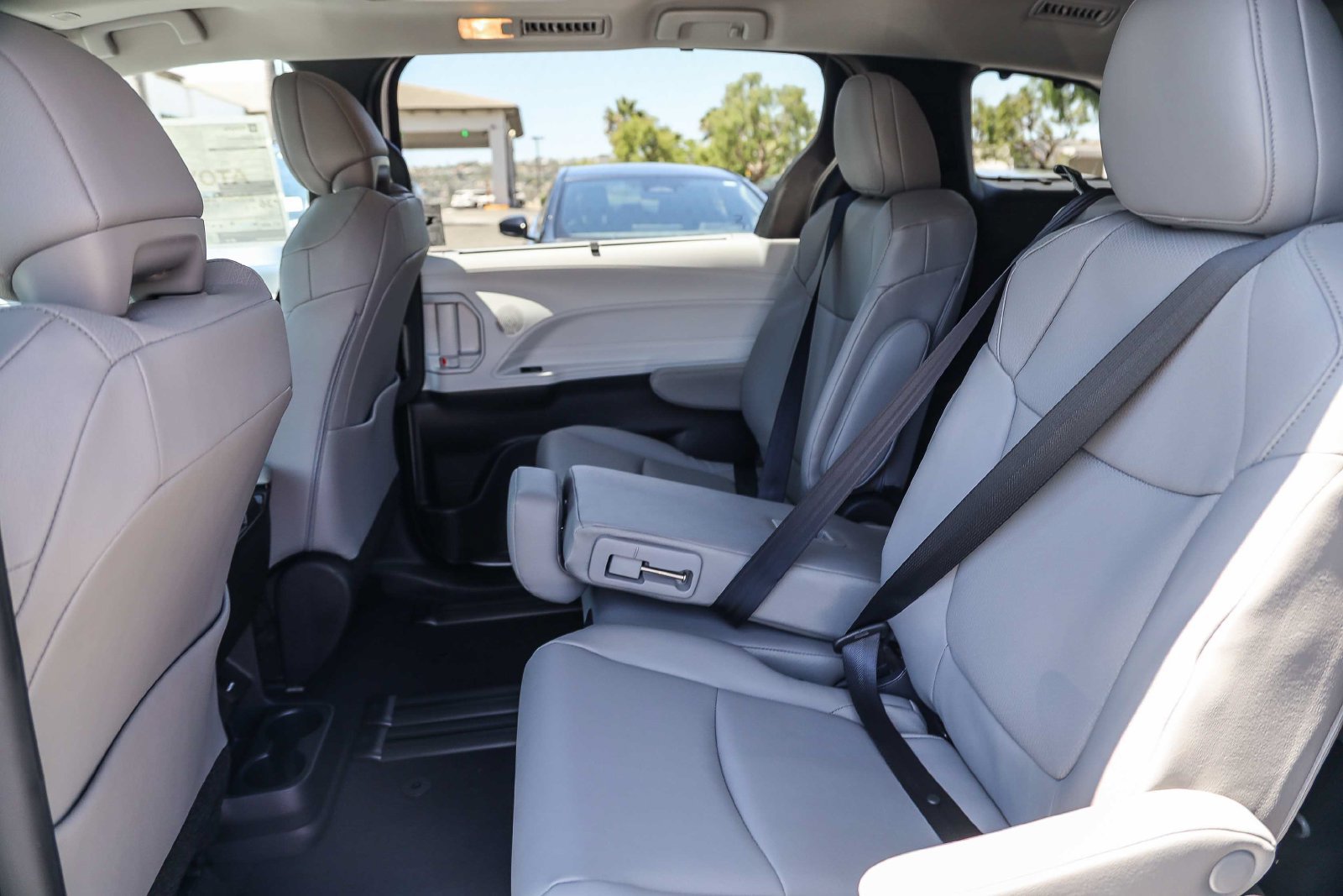 New 2026 Toyota Sienna XLE FWD image 12