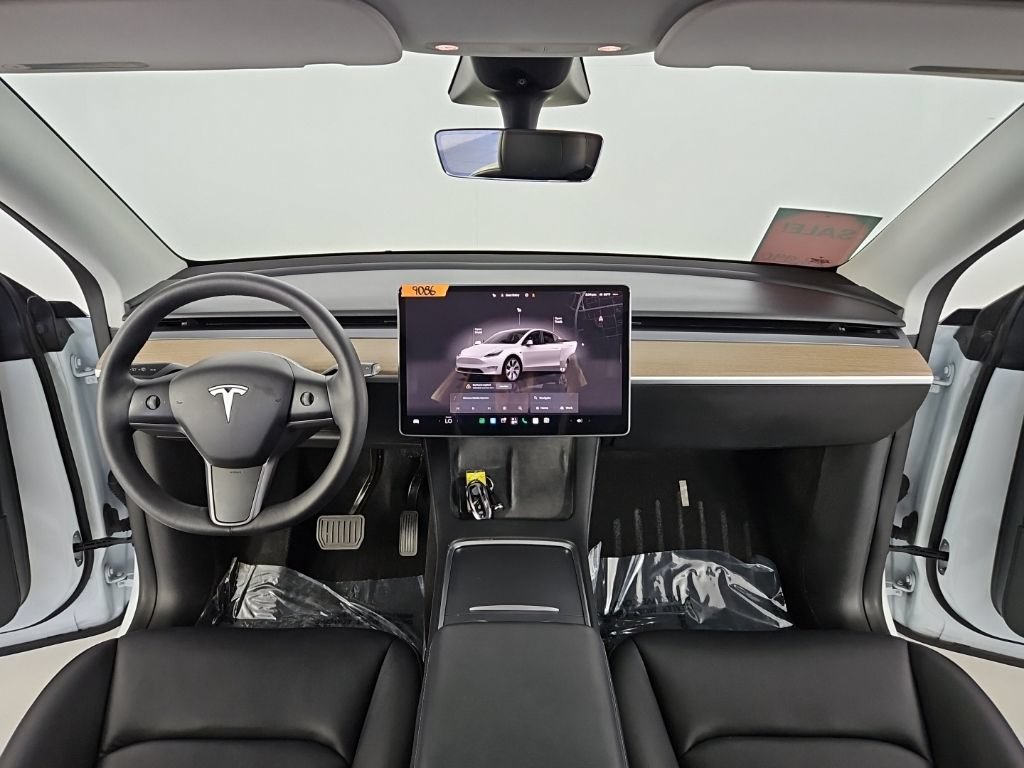 Used 2022 Tesla Model Y Long Range AWD/4WD image 24