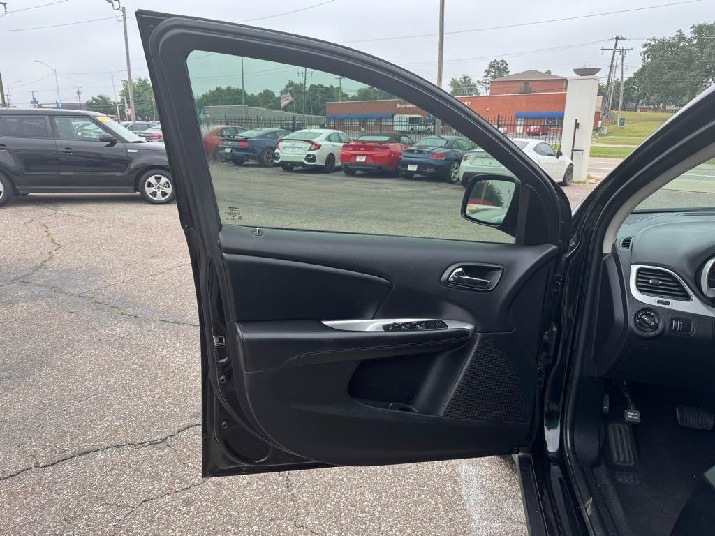 Used 2017 Dodge Journey SXT FWD image 17