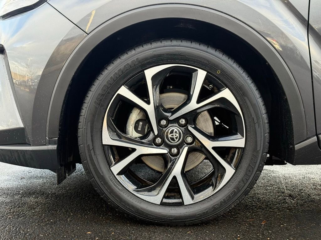 Certified 2022 Toyota C-HR XLE image 9