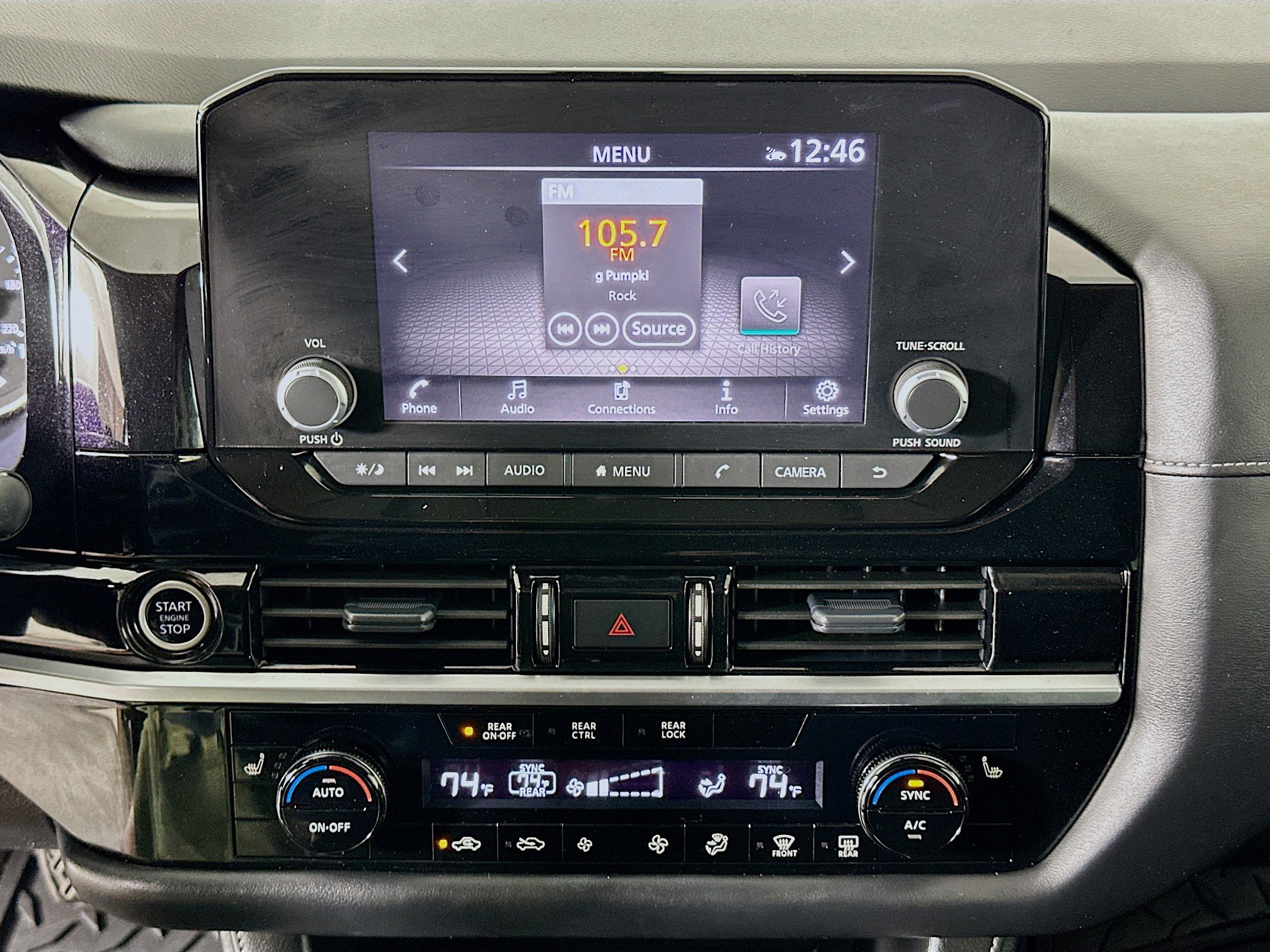 Used 2024 Nissan Pathfinder SV image 23