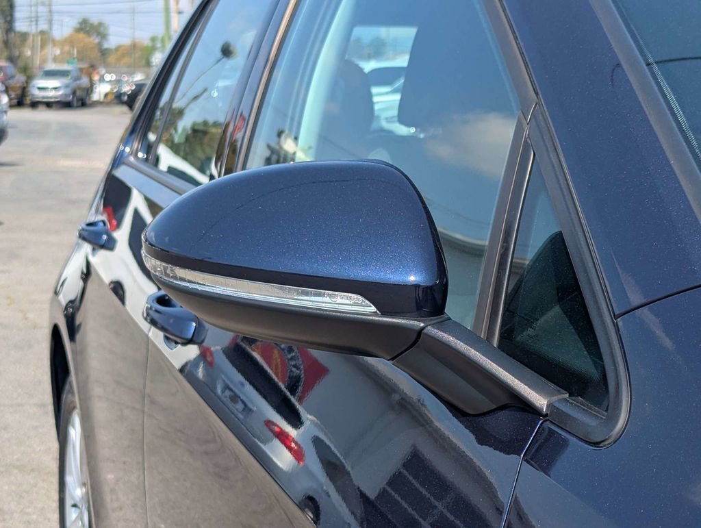 Used 2016 Volkswagen Golf 4-Door image 13