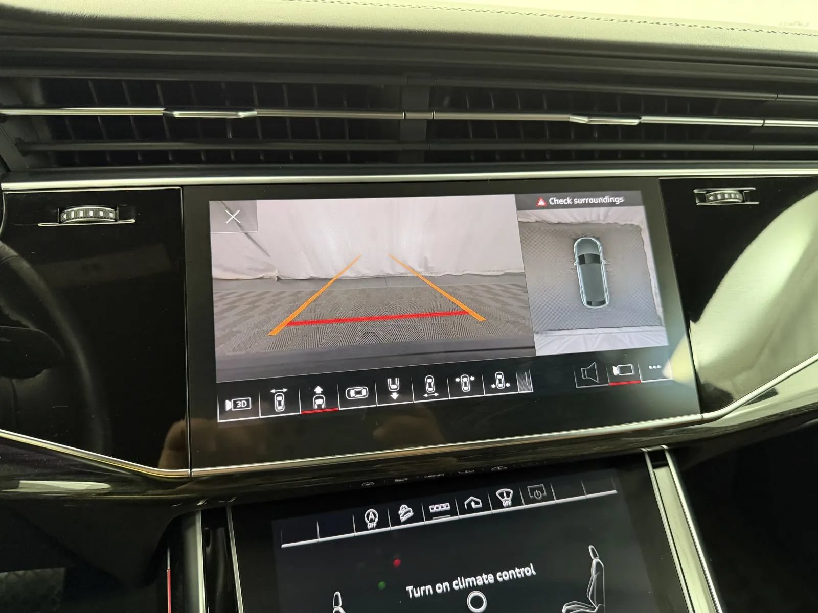 Used 2022 Audi Q8 Prestige AWD/4WD image 37