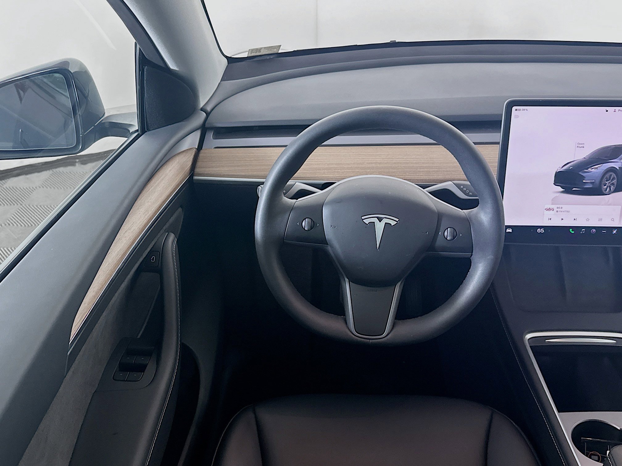 Used 2025 Tesla Model Y Long Range image 17