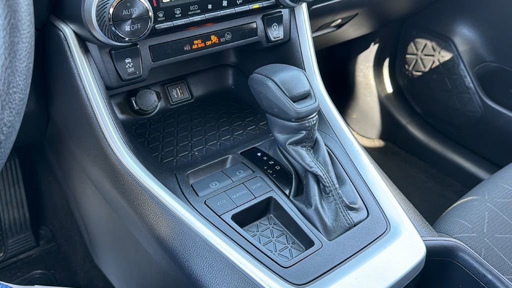 Certified 2025 Toyota RAV4 XLE image 31