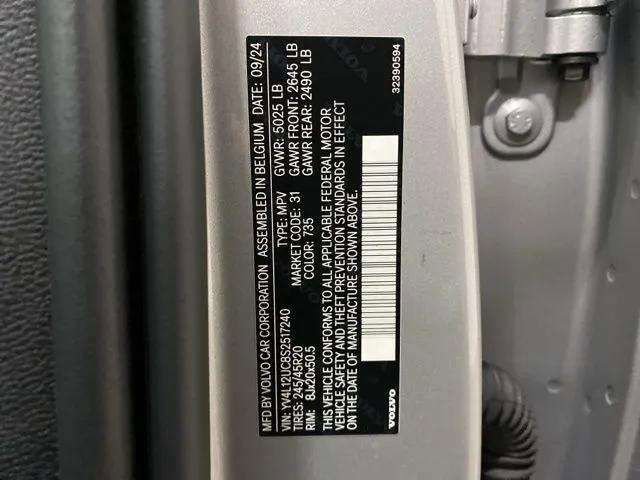 Used 2025 Volvo XC40 B5 Plus image 42