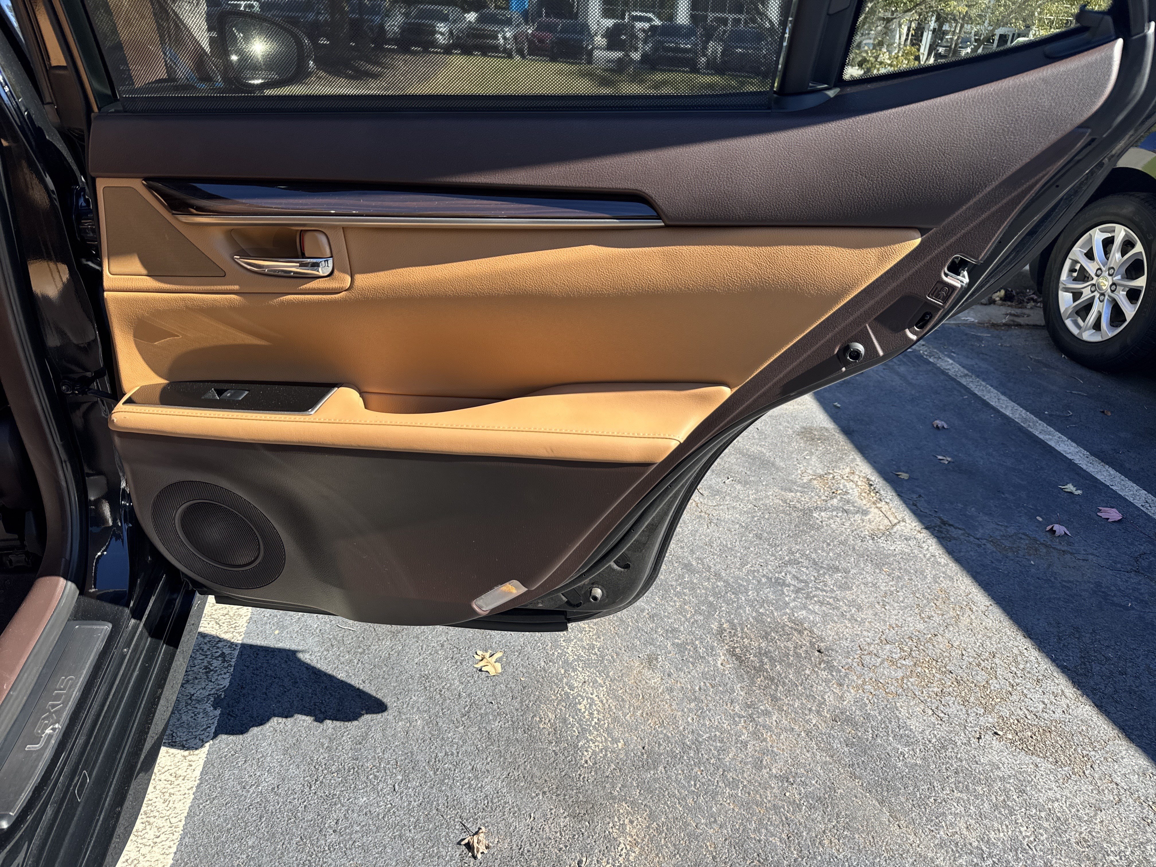 Used 2017 Lexus ES 350 w/ Ultra Luxury Package FWD image 15