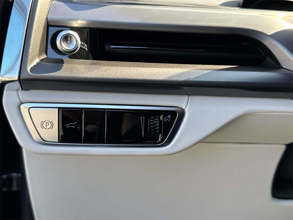 New 2026 Cadillac Vistiq Sport image 18