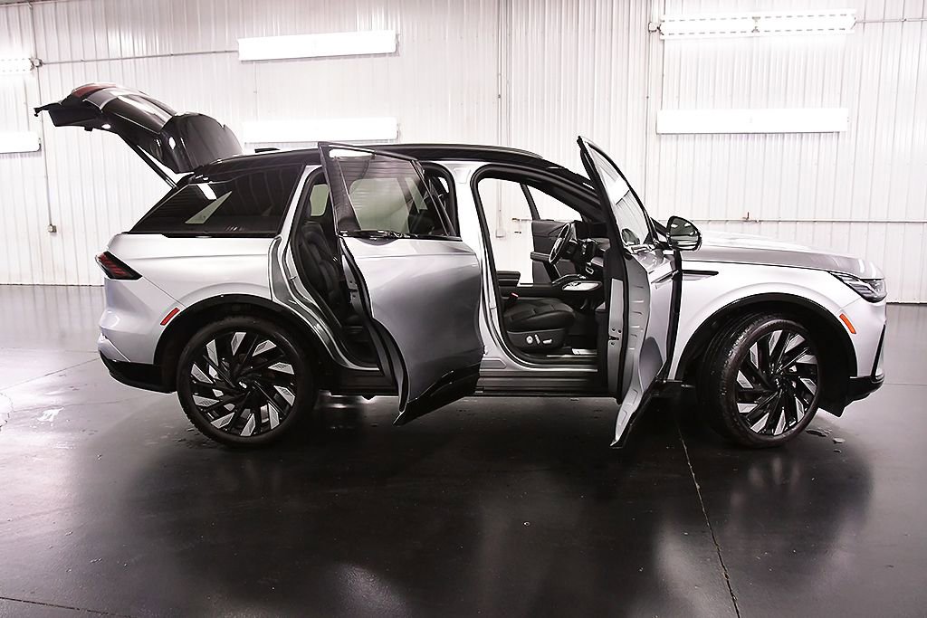 Used 2025 Lincoln Nautilus Reserve w/ Jet Appearance Package image 31