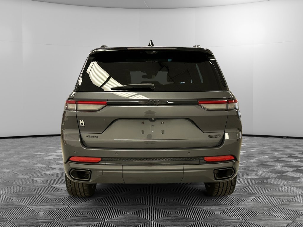 Used 2025 Jeep Grand Cherokee Summit w/ Adv Protech Group IV AWD/4WD image 5